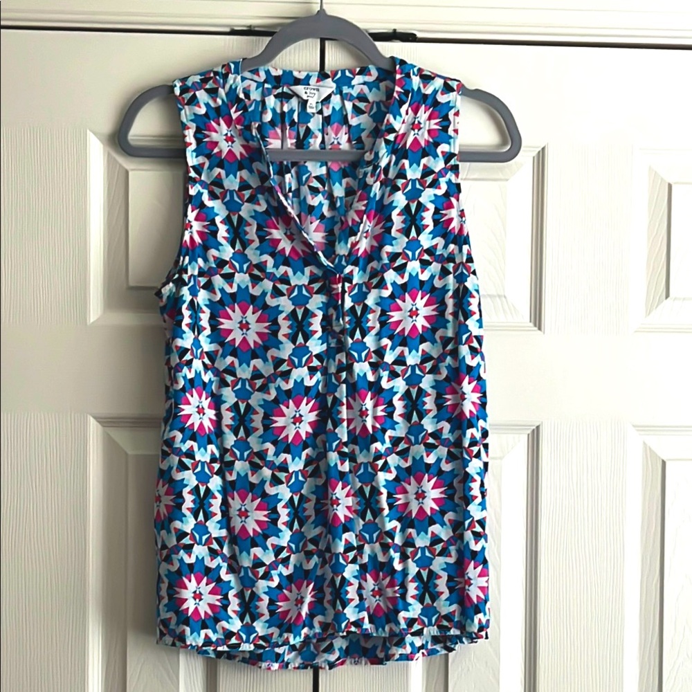 Crown & Ivy Ladies V Neck Tank Top, longer in back Size PL